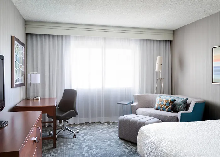 Courtyard By Marriott Old Town Hotel