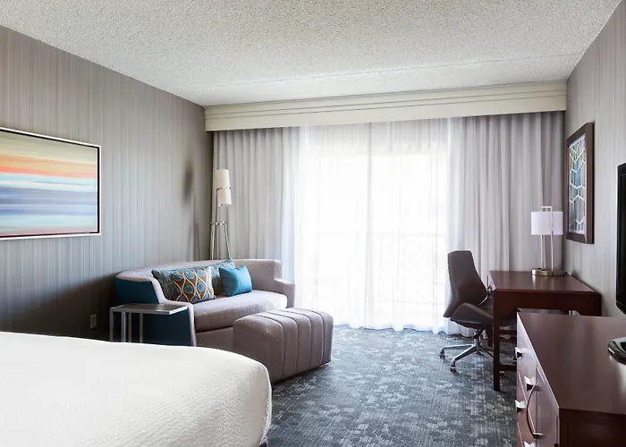 Courtyard By Marriott Old Town Hotel 3*