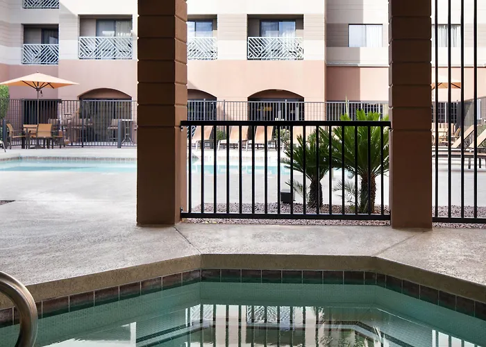 Courtyard By Marriott Old Town