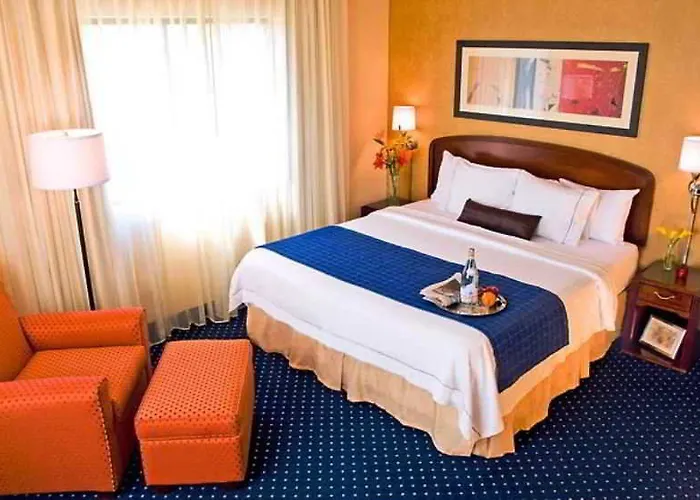Courtyard By Marriott Old Town Hotel 3*