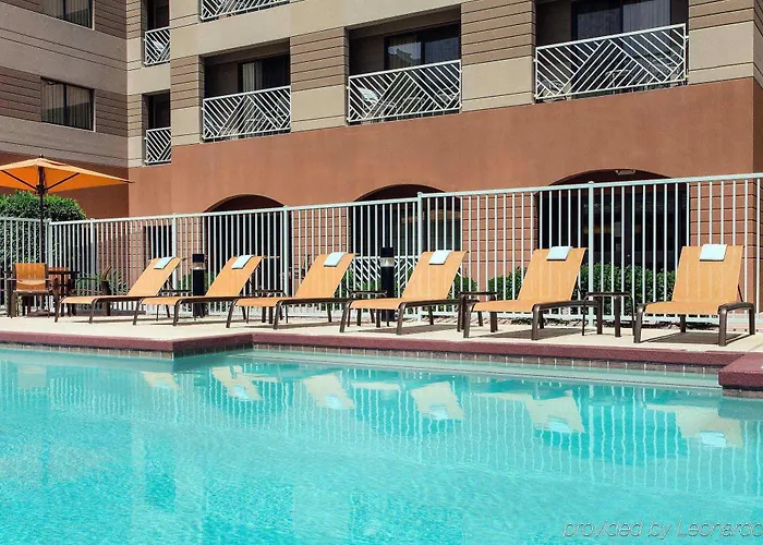 Courtyard By Marriott Old Town 3*