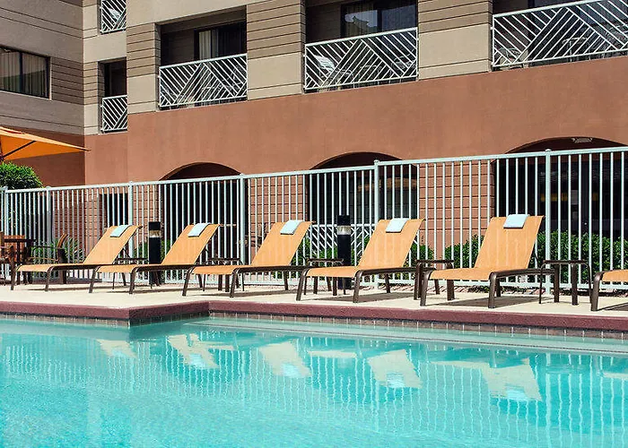 Courtyard By Marriott Old Town
